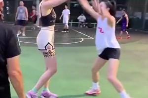 吧友们打得过这位外国妹子么？这身高看着不矮啊！